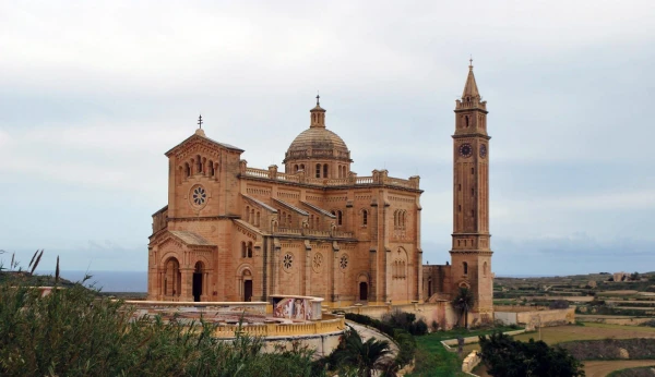 NYÁRBÚCSÚZTATÓ MÁLTÁN - Máltai varázslat a lovagrend árnyékában! Gozo és Comino hajóval kép