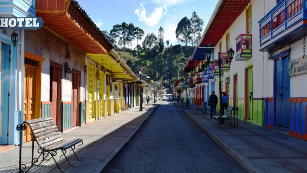 KOLUMBIA ÉS PANAMA - A KÁVÉ ÚTJÁN **** kép