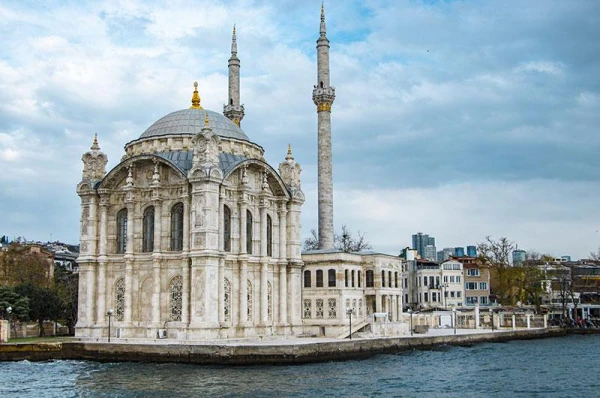 TAVASZKÖSZÖNTŐ ISZTAMBULBAN - Hajóval a Boszporuszon és a szultánok teaháza 1. kép