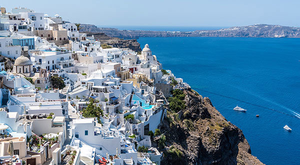 Ha Görögország, akkor szikrázó napsütés, mélykék tenger és csodás tengerpartok, nyugalom és fantasztikus mediterrán ételek. 227 lakott szigete mind más, mind megérne egy kalandot. Görögország utazási ajánlatok és információk