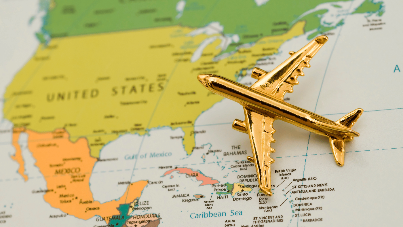 usa utazás amerika egyesült államok arany repülőgép térkép felett