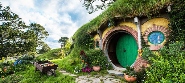 új-zéland utazás repülőjegy olcsón vízum csoportos utazás hajóút milford sound fiordland eta wellington auckland gyűrűk ura helyszín hobbiton matamatato weta cave északi déli sziget autóbérlés biztosítás mortons travel utazási iroda maori kultúra 