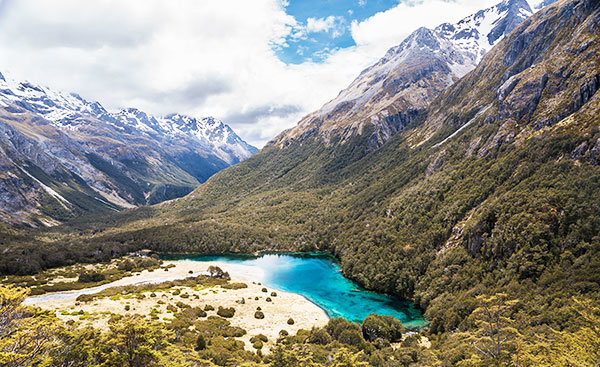 új-zéland utazás repülőjegy olcsón vízum csoportos utazás hajóút milford sound fiordland eta wellington auckland gyűrűk ura helyszín hobbiton matamatato weta cave északi déli sziget autóbérlés biztosítás mortons travel utazási iroda maori kultúra 