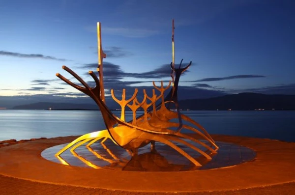 Izlandi csillagtúra a gejzírek és vulkánok szigetén, magyar idegenvezetéssel a tavaszi szünetben 2026.04.07-11. 9. kép