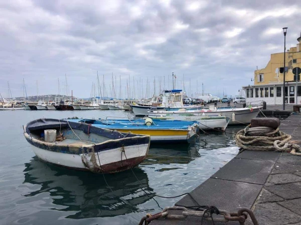 A Nápolyi-öböl kincsei, repülővel kép