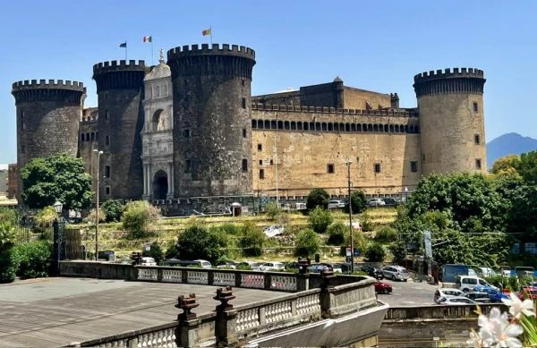 A Nápolyi-öböl kincsei, repülővel kép